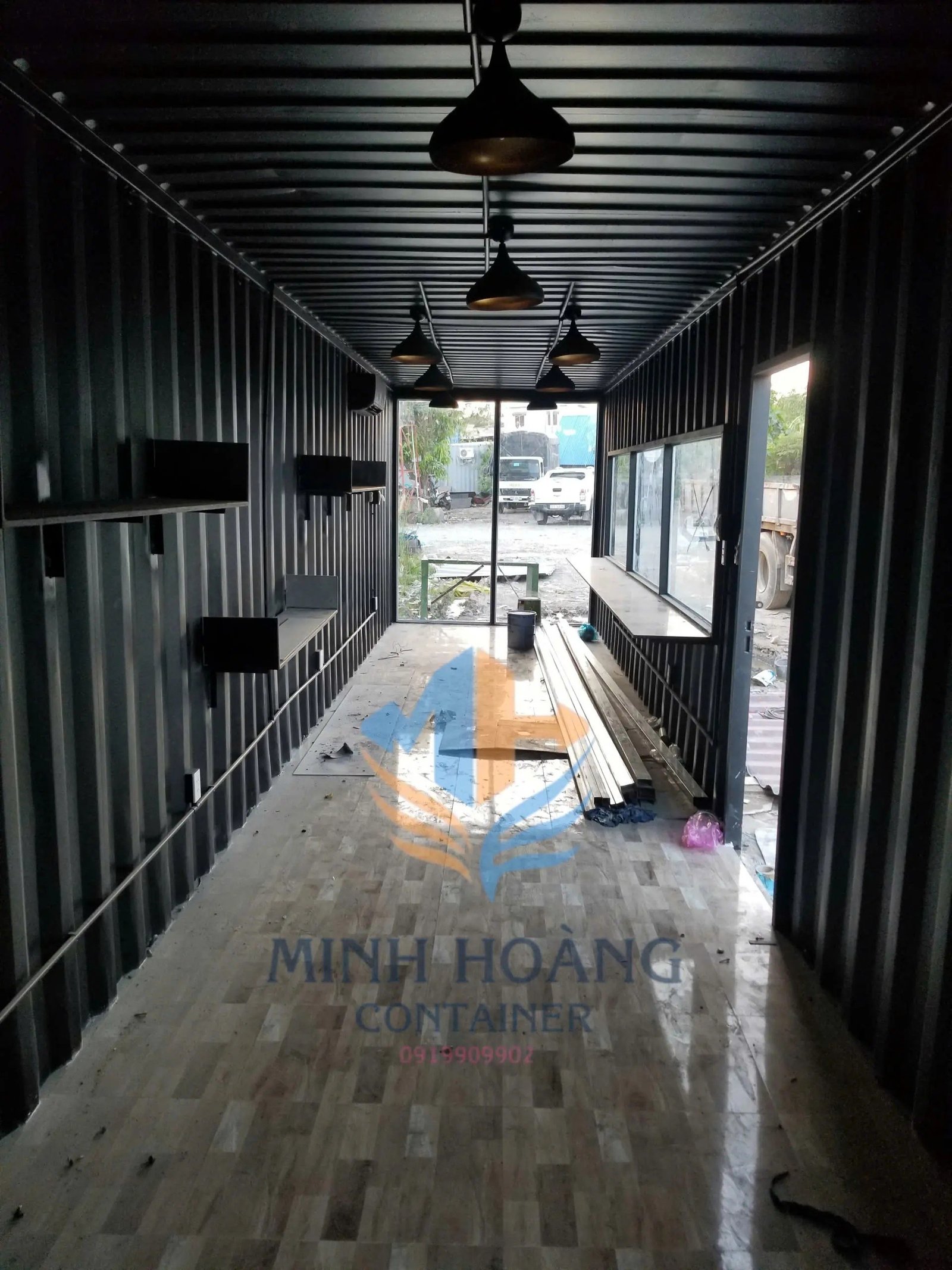 Container Cafe 40 Feet Đen Khung Kính Không Gian Mở